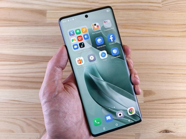 Boosting remote work efficiency in the uk: the role of smartphones explained